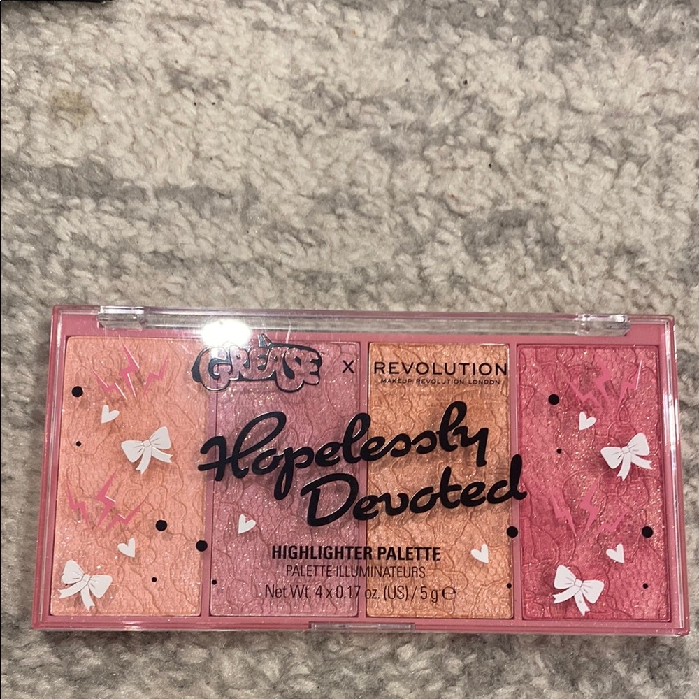 Revolution Hopelessly Devoted Highlighter Palette - Pink and Orange